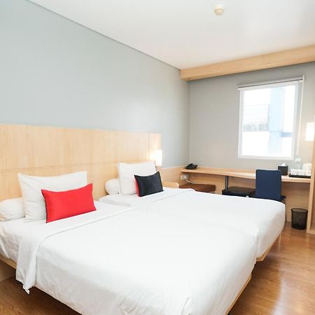 Ibis Jakarta Senen Екстериор снимка