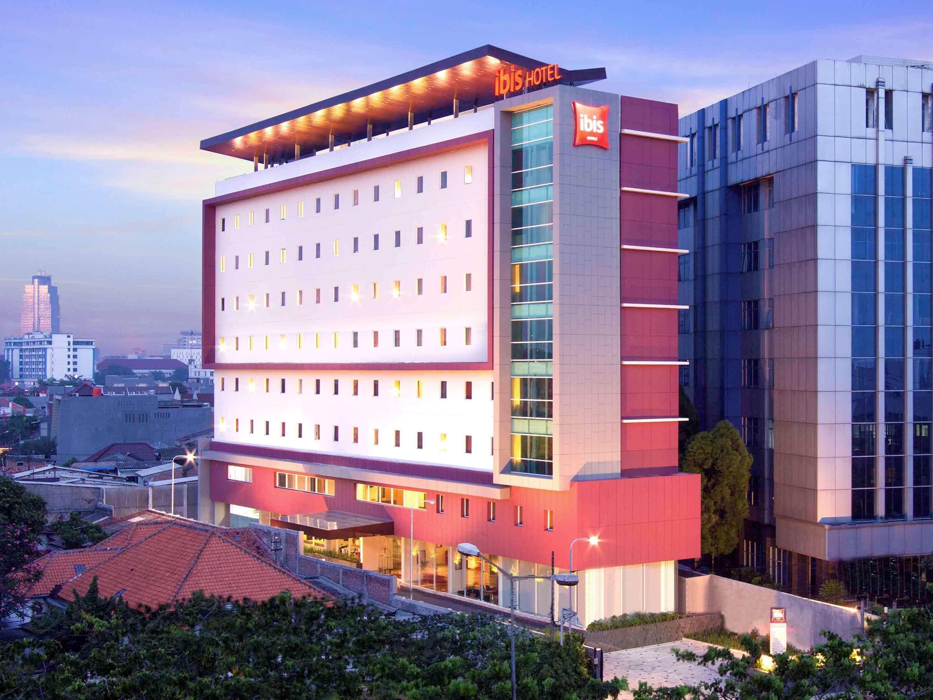 Ibis Jakarta Senen Екстериор снимка