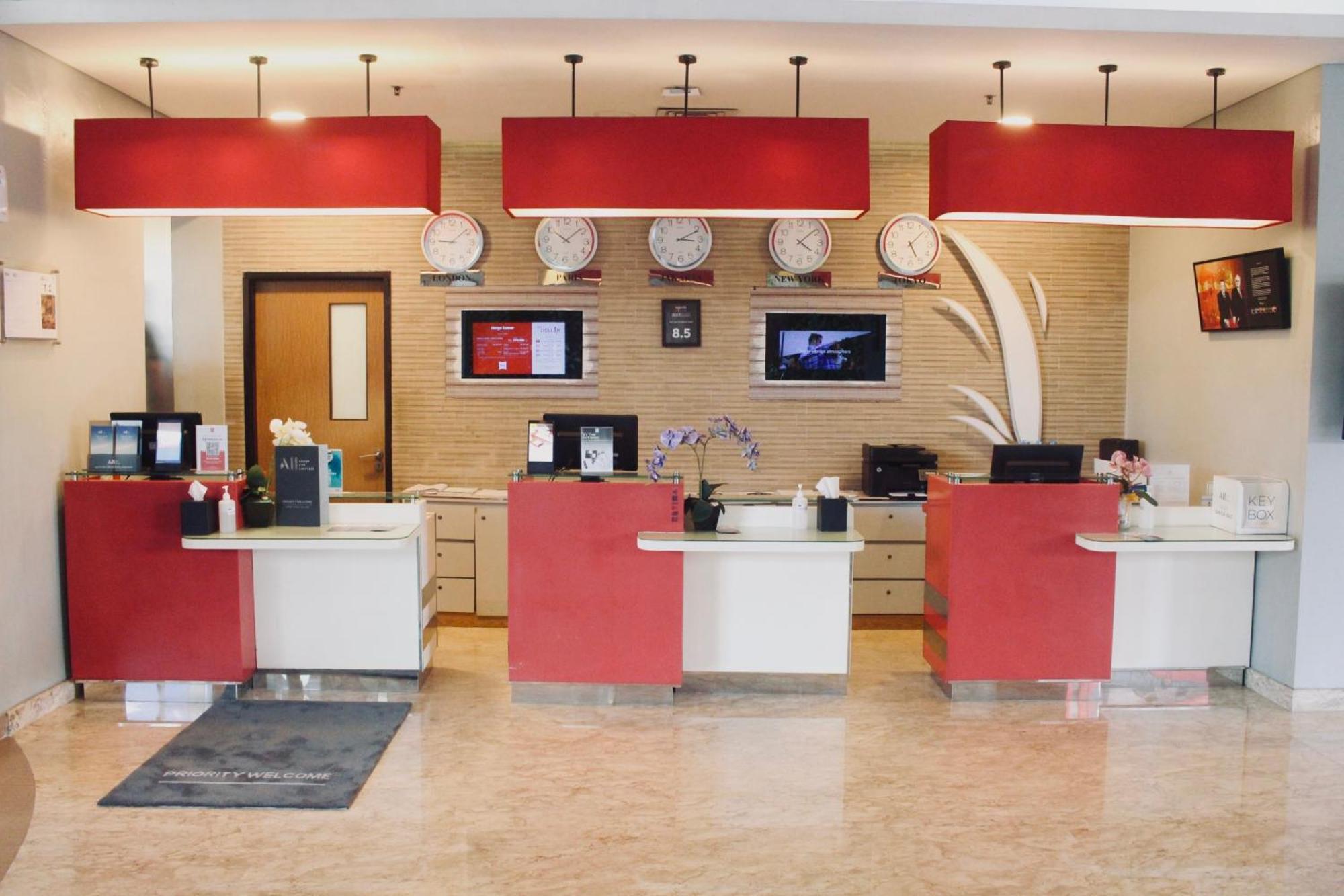 Ibis Jakarta Senen Екстериор снимка
