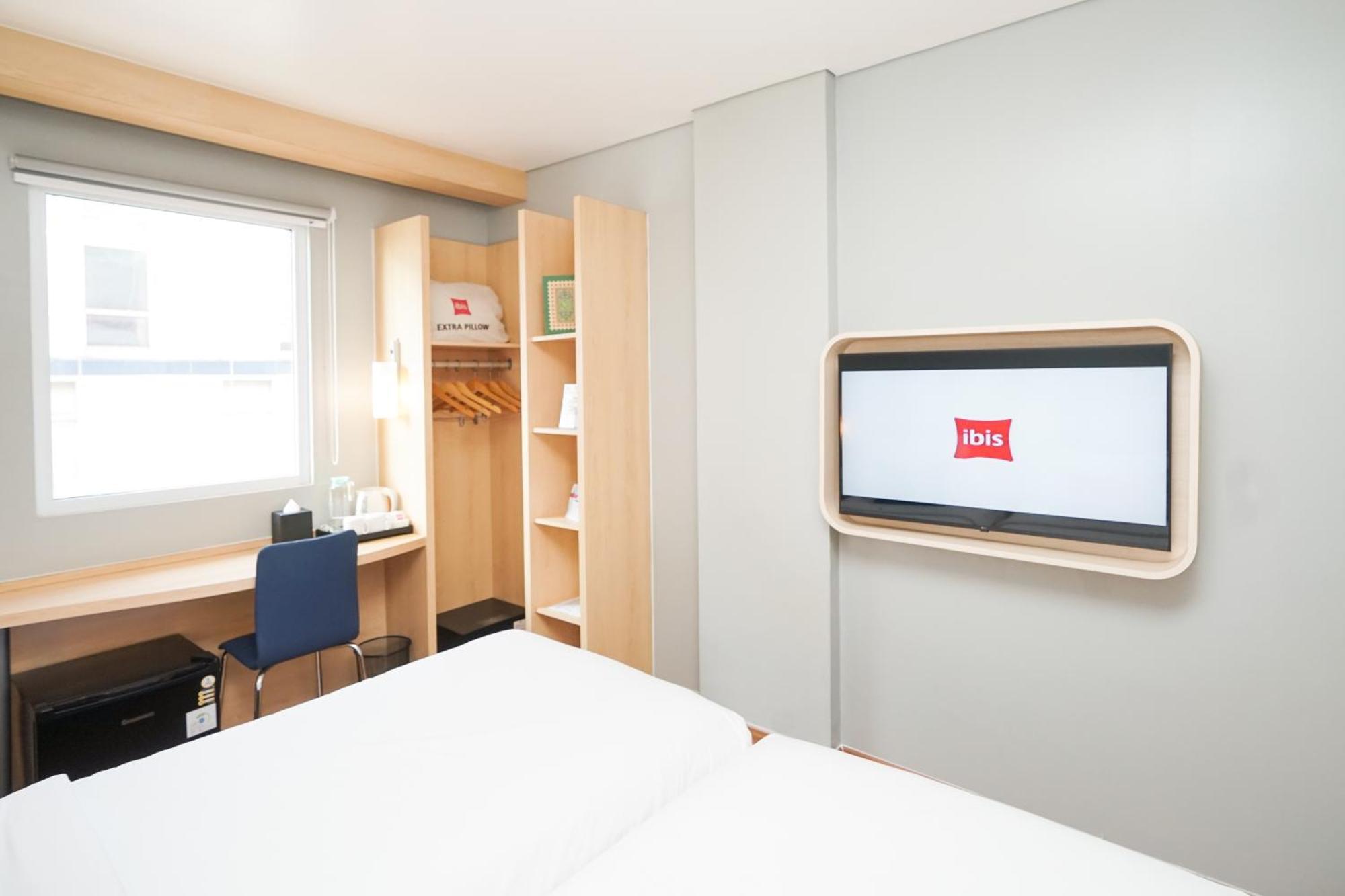 Ibis Jakarta Senen Екстериор снимка
