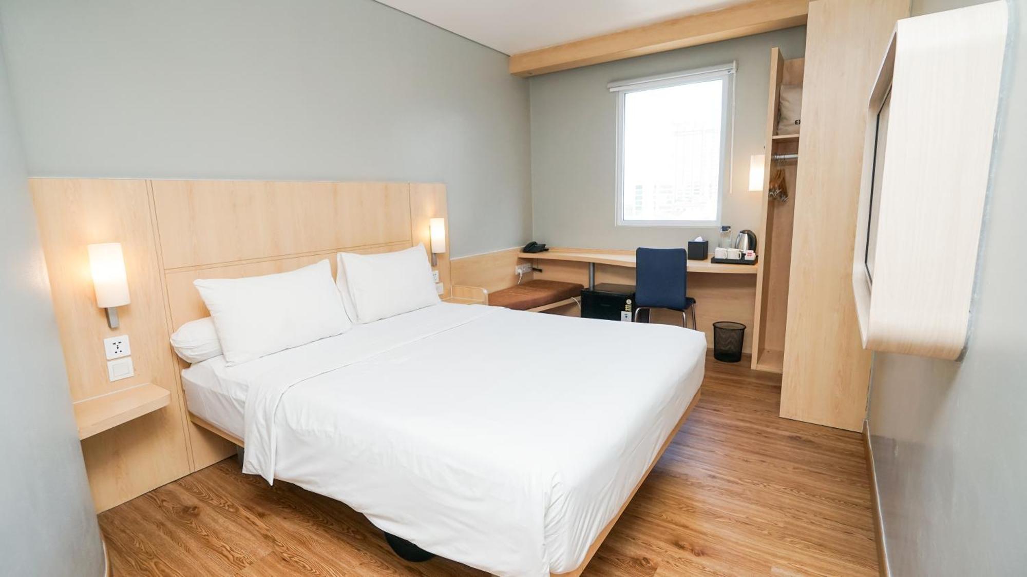 Ibis Jakarta Senen Екстериор снимка