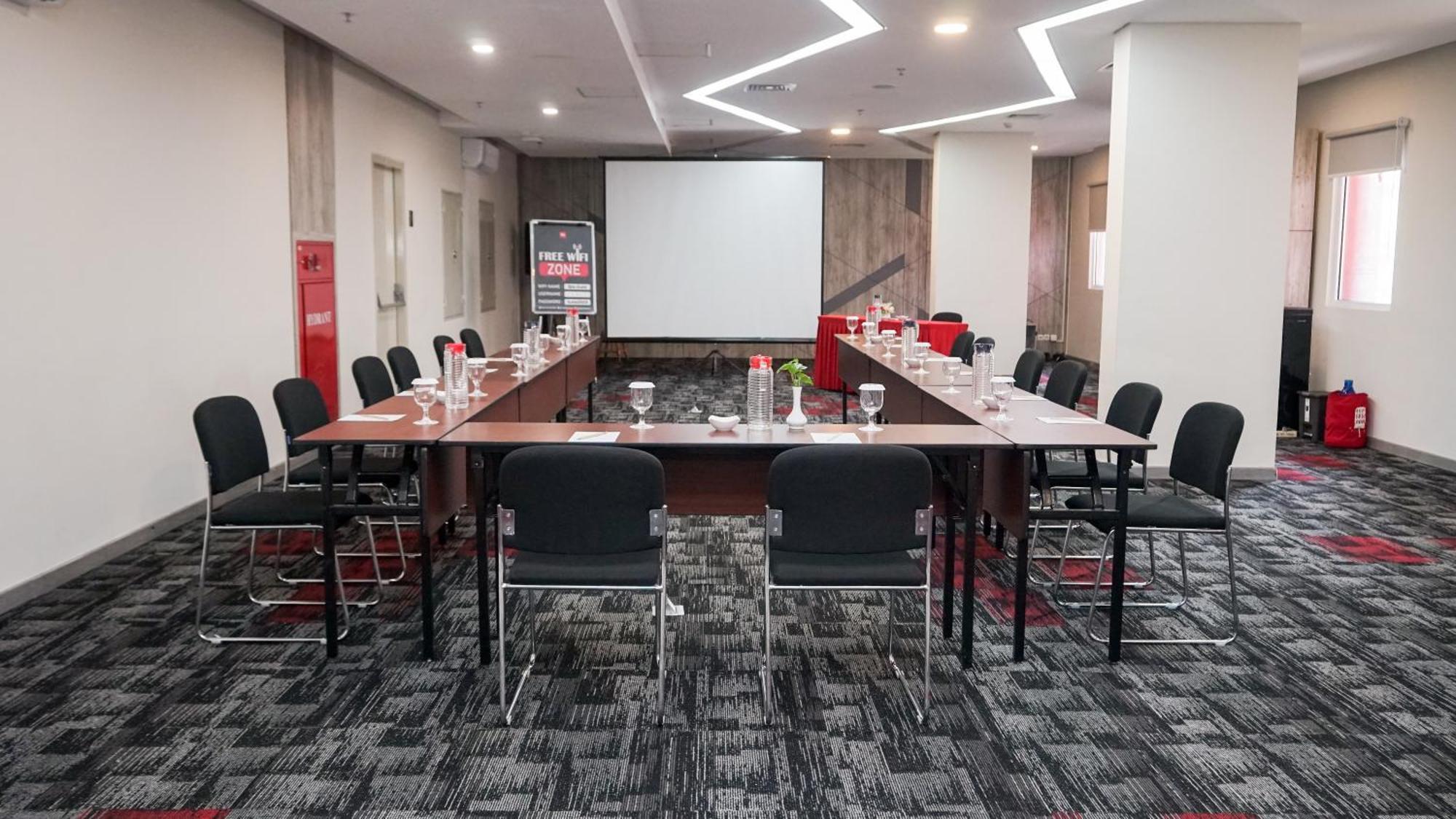 Ibis Jakarta Senen Екстериор снимка