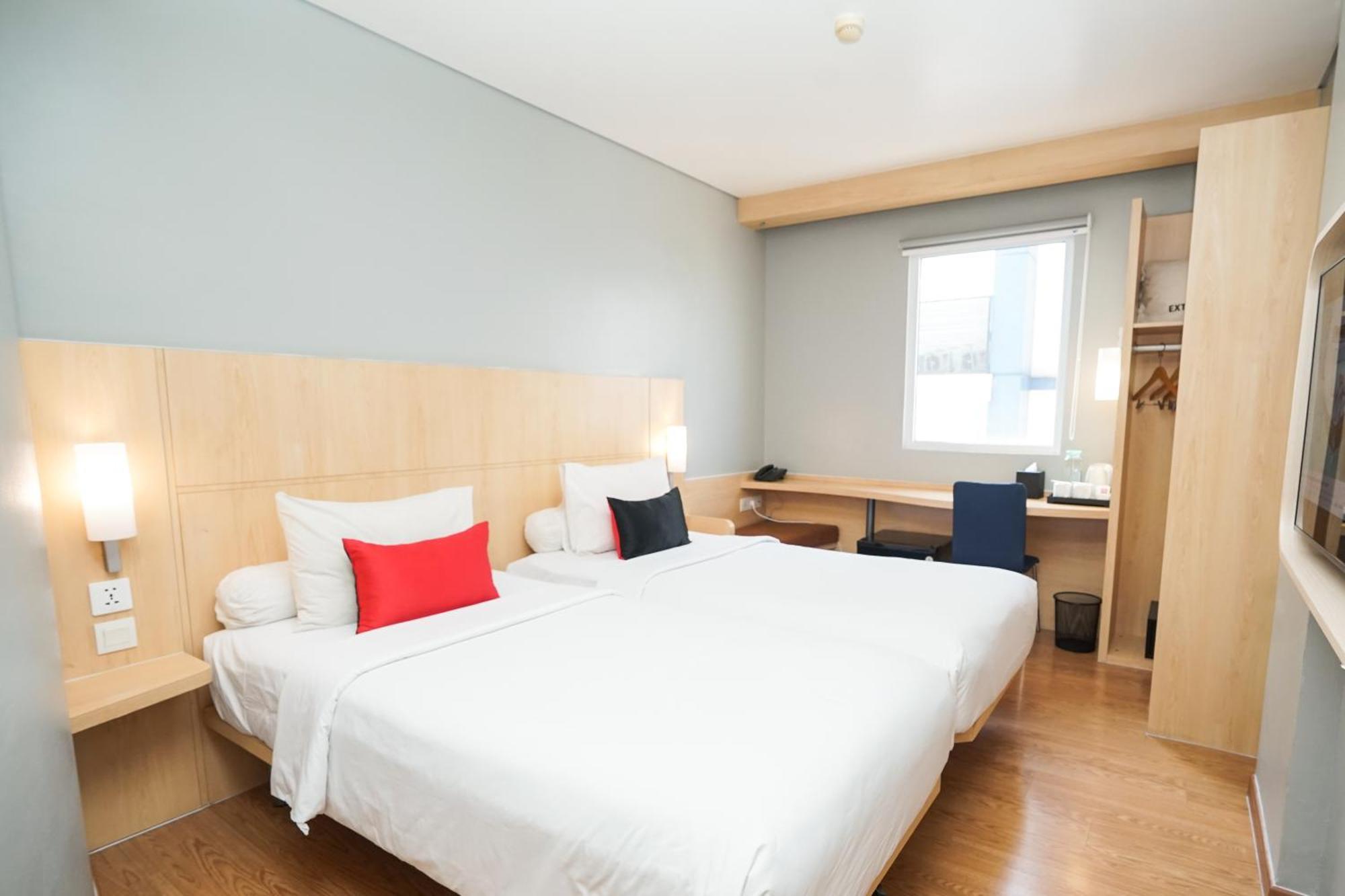 Ibis Jakarta Senen Екстериор снимка