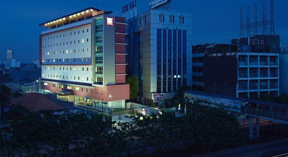 Ibis Jakarta Senen Екстериор снимка