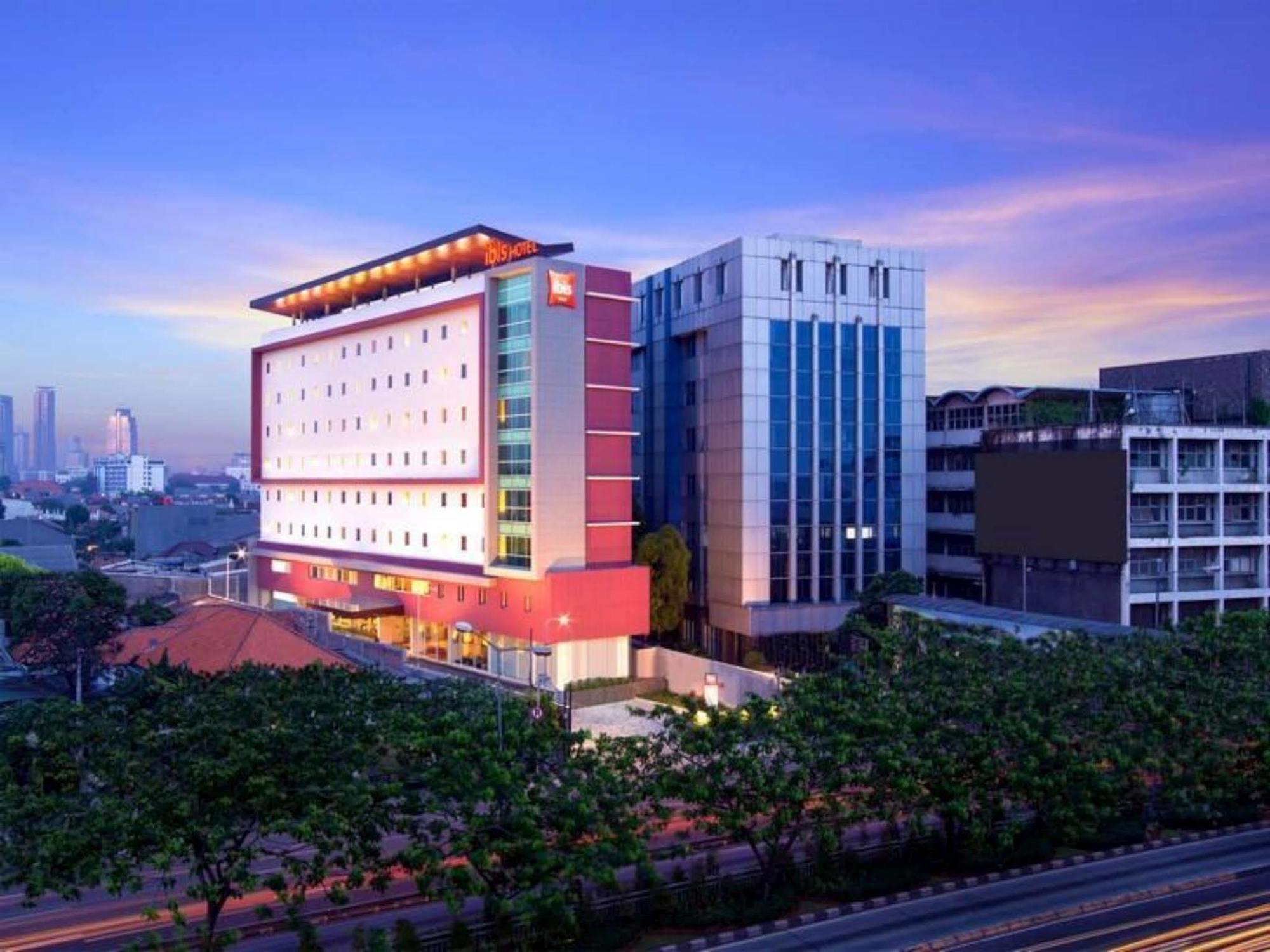 Ibis Jakarta Senen Екстериор снимка