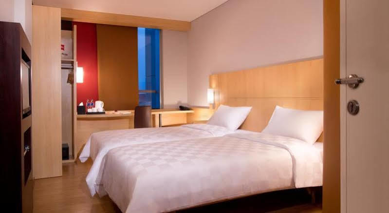 Ibis Jakarta Senen Екстериор снимка